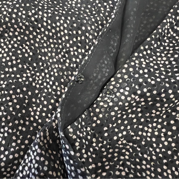 DYNAMITE | Printed Long Sleeve Blouse - Picture 12 of 15